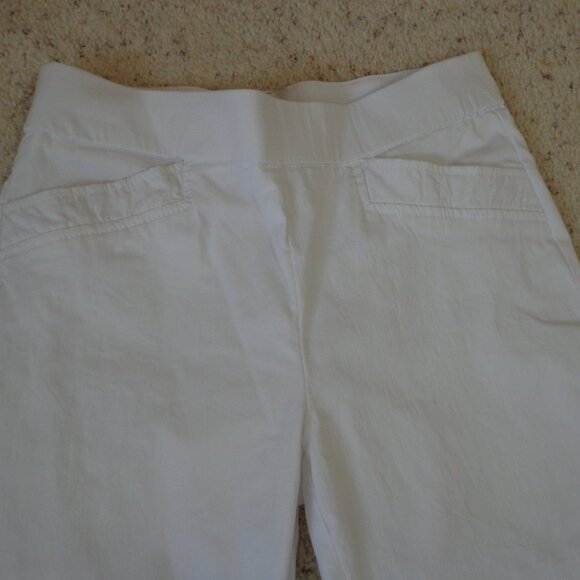 SIGNATURE SLIMMING by Christopher & Banks Capris P4 White Elastic Waist - Picture 5 of 10